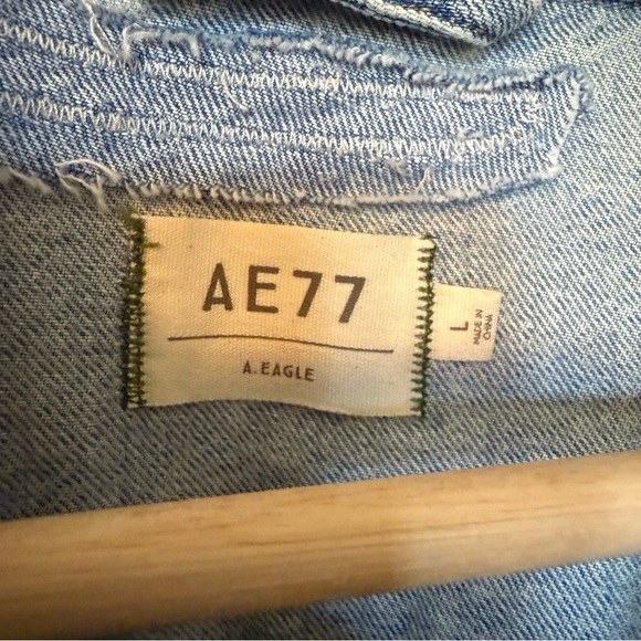AE77 Premium Women’s Vintage Distressed Denim Jacket NWT Size Large $198 - Picture 7 of 10